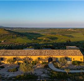 4 bedroom villa with pool near Noto, sleeps 8